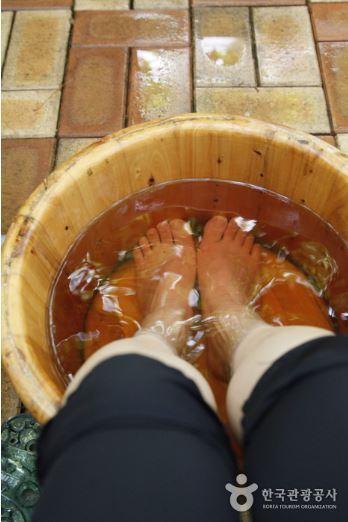 Dans la cave de vin « wine Korea » et bain de pieds
