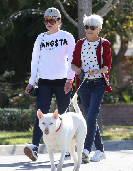 Amanda Bynes se ballade avec sa mère à Thousand Oaks - 05.12.2013