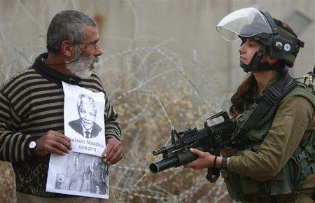 PALESTINE. Photos: l’incroyable hommage des Palestiniens à Nelson Mandela