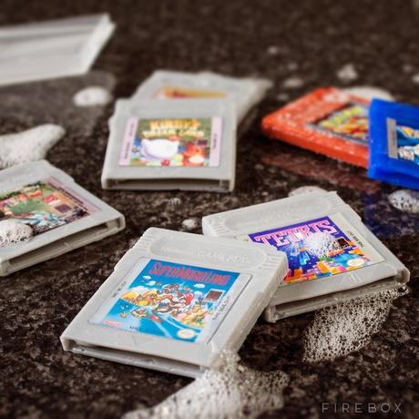 Du savon en forme de cartouches Game Boy savon cartouche game boy jeux gkdv geek geekndev