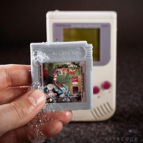 Du savon en forme de cartouches Game Boy savon en forme cartouche game boy gkdv geek geekndev
