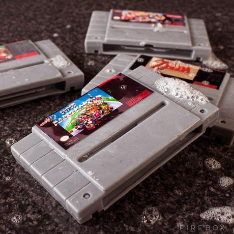 Du savon en forme de cartouches Game Boy cartouche nes gkdv geek geekndev savon