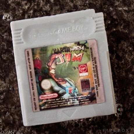 Du savon en forme de cartouches Game Boy savon catouhe jeu game boy nintendo gkdv geekndev