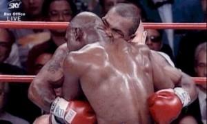 Le top 10 des retours ratés en sport mike tyson mord oreille