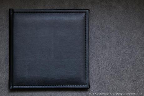 Livre photo haut de gamme au format carré / Couverture Simili Matelassée + Piqûres Chevreau Noir