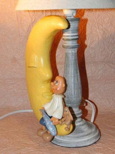 Lampe de chevet avec lune et p'tit gars 1466154 858907457583830 415644225 n