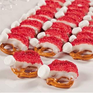 16 idées originales pour votre apéritif de Noël ! Santa Hat Pretzels