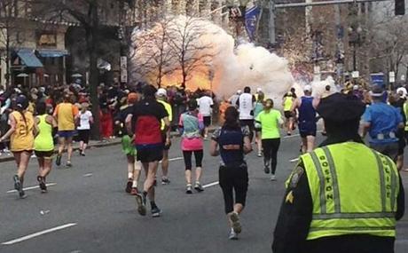 Explosion issue du triste attentat lors du Marathon de Boston.