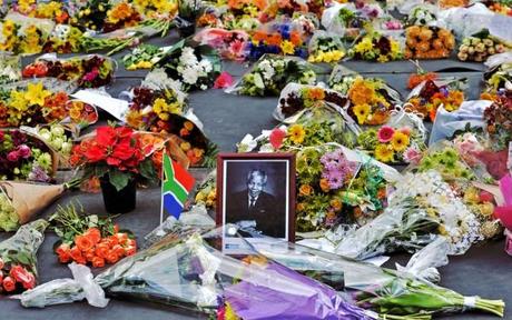 Hommages à Nelson Mandela.