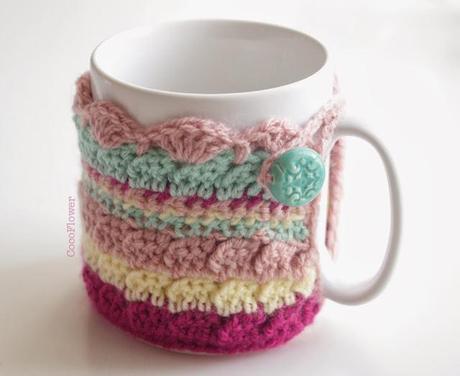 Housse couvre tasse en laine multicolore par Cocoflower avec perle en céramique