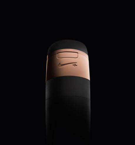 Photo de Nike+ FuelBand SE Rose Gold Image nike fuelband se rose gold 5 550x588 Nike+ FuelBand SE Rose Gold