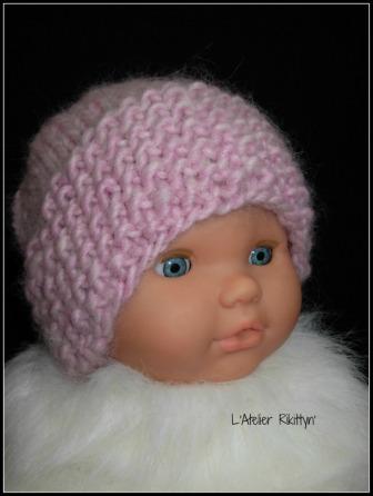2013.12.13-5 - Bonnet rose tricoté pour bébé fille