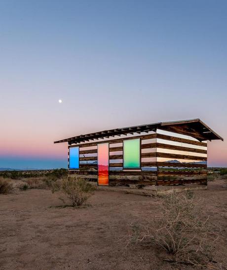 Une cabane transparente dans le désert transparent-cabin-illusion-12