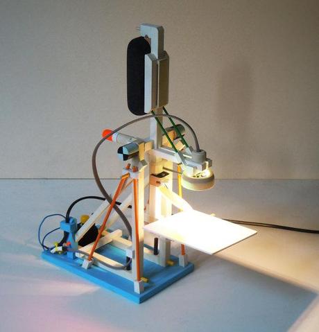Lampe à jouer par Stéphane Mouflette Lampe à jouer par Stéphane Mouflette