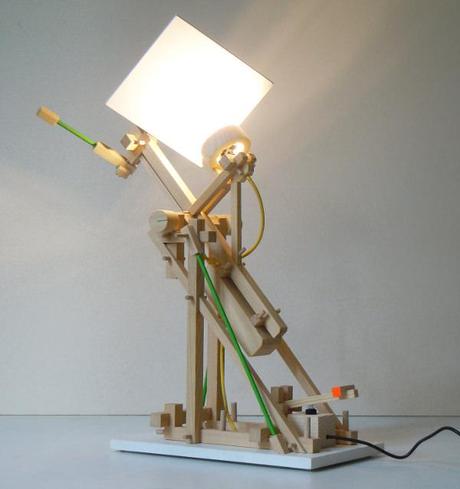 Lampe à jouer par Stéphane Mouflette Lampe à jouer par Stéphane Mouflette