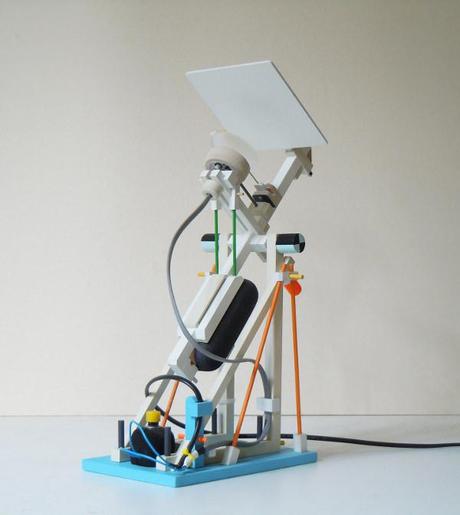 Lampe à jouer par Stéphane Mouflette Lampe à jouer par Stéphane Mouflette