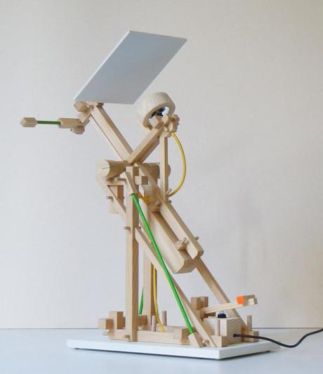 Lampe à jouer par Stéphane Mouflette Lampe à jouer par Stéphane Mouflette