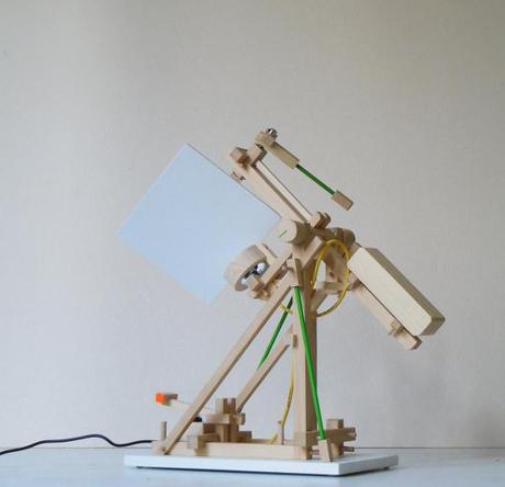 Lampe à jouer par Stéphane Mouflette Lampe à jouer par Stéphane Mouflette