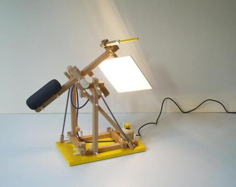 Lampe à jouer par Stéphane Mouflette Lampe à jouer par Stéphane Mouflette