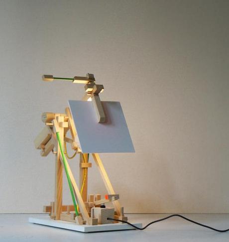 Lampe à jouer par Stéphane Mouflette Lampe à jouer par Stéphane Mouflette