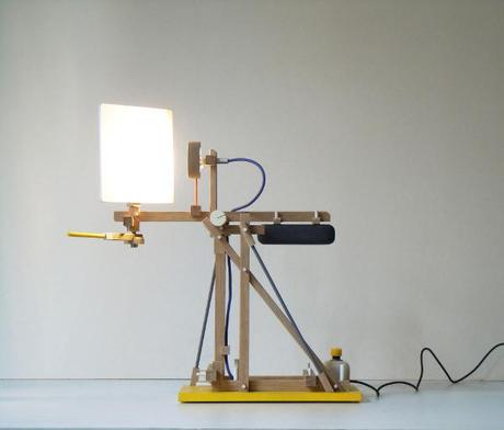 Lampe à jouer par Stéphane Mouflette Lampe à jouer par Stéphane Mouflette