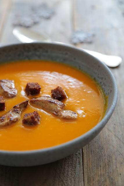 Soupe de potimarron au foie gras poêlé et au pain d'épices