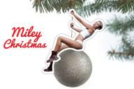 Un directeur artistique s’incruste dans les pubs des arrêts de bus Miley-christmas