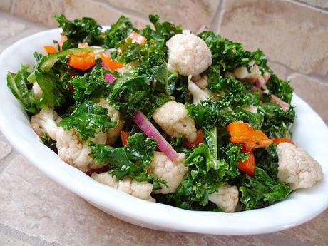 Salade de kale de Noël et...Joyeux Noël à tous un peu à l'avance...!!! Salade de kale de Noël et...Joyeux Noël à tous un peu à l'avance...!!!