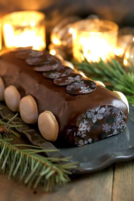 Bûche mousse chocolat coeur de crème brûlée glaçage chocolat /caramel Bûche mousse chocolat coeur de crème brûlée glaçage chocolat /caramel