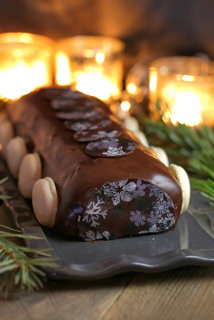 Bûche mousse chocolat coeur de crème brûlée glaçage chocolat /caramel Bûche mousse chocolat coeur de crème brûlée glaçage chocolat /caramel