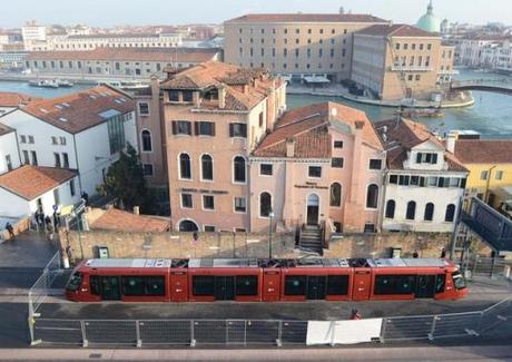 Le tram de Venise au terminus de piazzale Roma