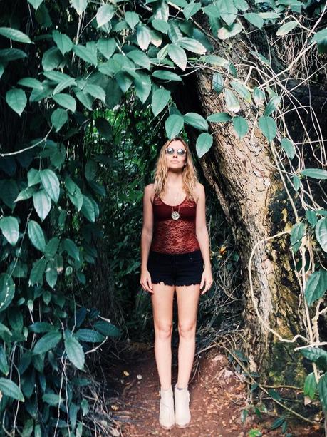 Greetings from … Waimea Valley with Princesse Tam.tam! Princessetamtamhawaii4.jpg
