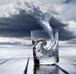 Tempête dans un verre d'eau : Le jour où il fallait commenter la blague de Hollande Tempête dans un verre d'eau : Le jour où il fallait commenter la blague de Hollande
