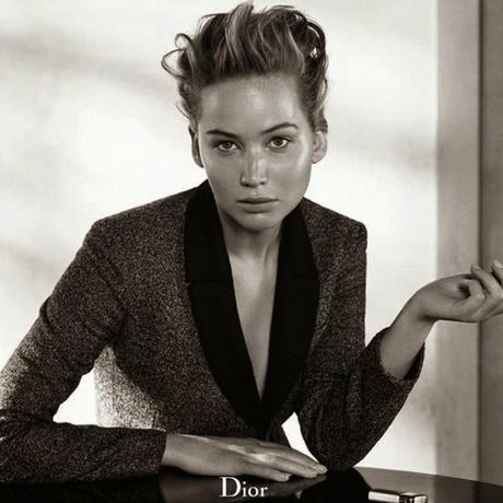 Jennifer Lawrence black & white dans la nouvelle campagne Dior... Jennifer Lawrence black & white dans la nouvelle campagne Dior...