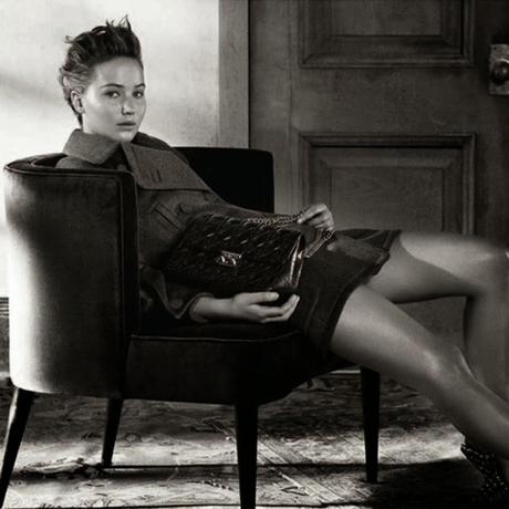 Jennifer Lawrence black & white dans la nouvelle campagne Dior... Jennifer Lawrence black & white dans la nouvelle campagne Dior...