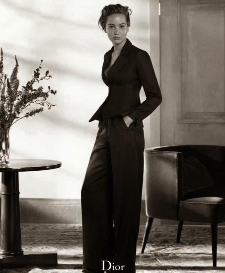 Jennifer Lawrence black & white dans la nouvelle campagne Dior... Jennifer Lawrence black & white dans la nouvelle campagne Dior...