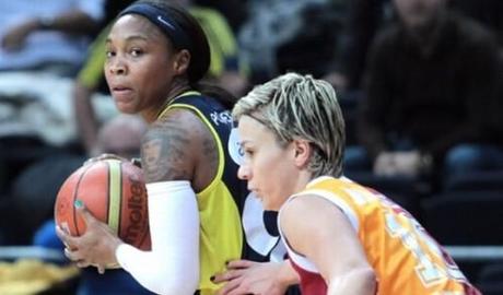 Turquie : Fenerbahce fait tomber Galatasaray Cappie-PONDEXTER--Fenerbahce--vs.-Galatasaray_jwsbasketball.jpg