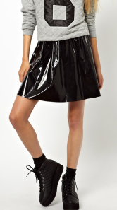 Le plastique c’est fantastique! Monky - Jupe patineuse - 27,40 euros