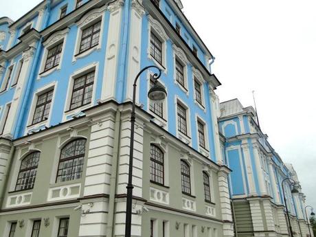 Tsars, Blinis et Vodka: quelques jours à Saint-Pétersbourg maison bleue