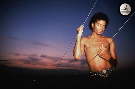 Michael Jackson et Lynn Goldsmith -Various-Photoshoots-Lynn-Goldsmith-Photoshoots-michael-jackson-7440777-900-595