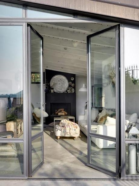 En Italie, une maison près du lac de Comabbio En Italie, une maison près du lac de Comabbio