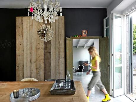 En Italie, une maison près du lac de Comabbio En Italie, une maison près du lac de Comabbio