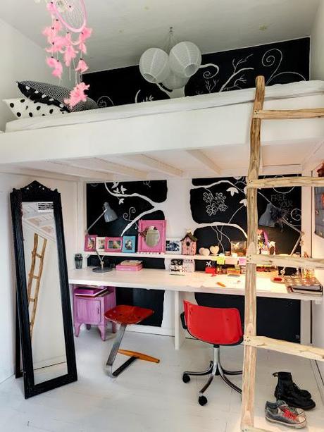 En Italie, une maison près du lac de Comabbio En Italie, une maison près du lac de Comabbio