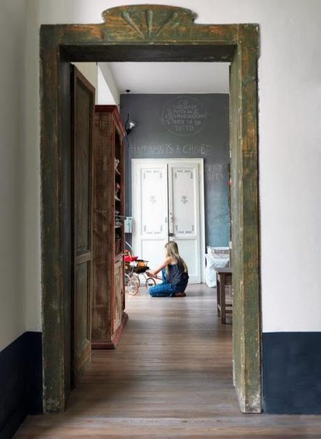 En Italie, une maison près du lac de Comabbio En Italie, une maison près du lac de Comabbio