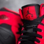 Air Jordan 1 Mid Black Gym Red – nouvelles photos air-jordan-1-mid-black-gym-red-5