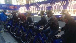 A New York, les illuminations du Nouvel An ont été alimentées en partie par six vélos 