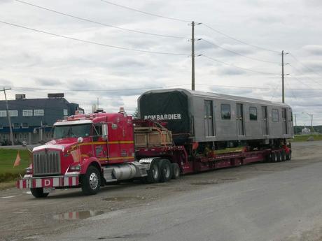 Un transport d'un wagon.