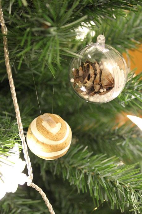 Une décoration de fête sous le signe du bois et de l'authenticité décoration de table boisée,sapin de noël,table de fête,authentique et naturel