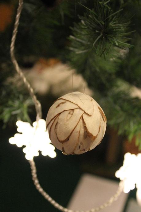 Une décoration de fête sous le signe du bois et de l'authenticité décoration de table boisée,sapin de noël,table de fête,authentique et naturel
