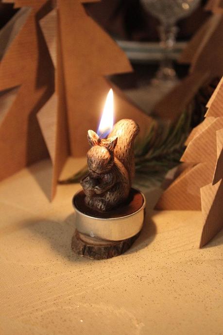 Une décoration de fête sous le signe du bois et de l'authenticité décoration de table boisée,sapin de noël,table de fête,authentique et naturel